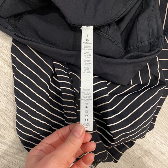 Lululemon | Black Speed Wunder Tight Reflective | Size 6 - Picture 9 of 10